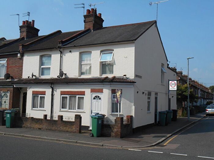 1 Bedroom Maisonette To Rent In Leavesden Road, Watford, WD24