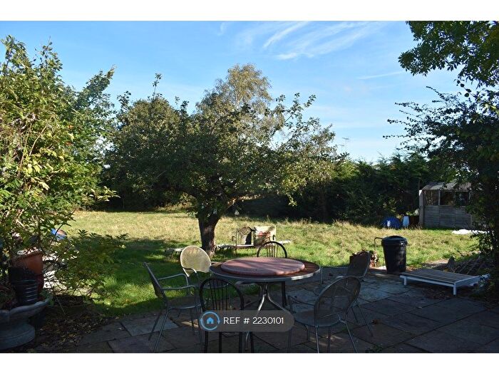 5 Bedroom Semi-Detached House To Rent In Croft Road, Benfleet, SS7
