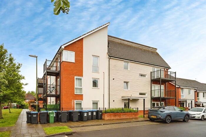 1 Bedroom Flat For Sale In Lexington Drive, Haywards Heath, RH16