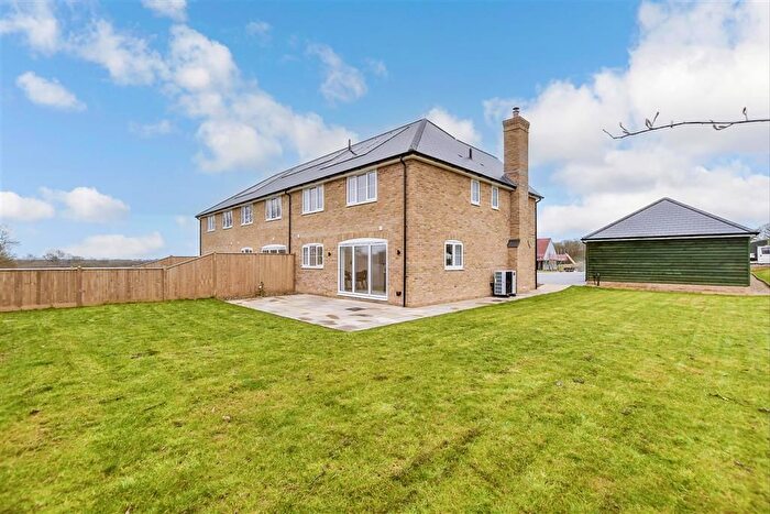 4 Bedroom End Of Terrace House For Sale In Ryeland Drive, High Halden, Ashford, Kent, TN26