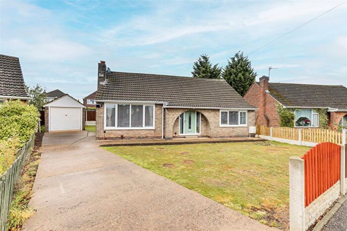 2 Bedroom Detached Bungalow For Sale In Walk Mill Drive, Hucknall, Nottinghamshire, NG15