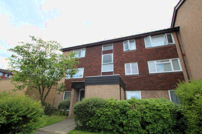 2 Bedroom Flat To Rent In Bardsley Close, Croydon, CR0