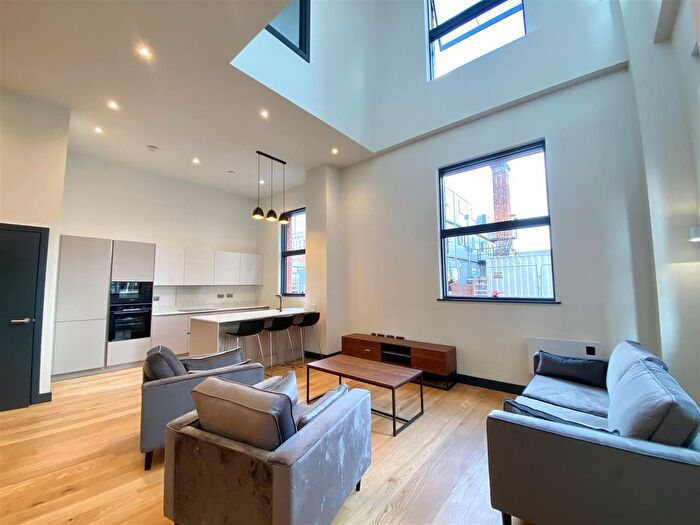 3 Bedroom Flat To Rent In New Cross Central, Chadderton Street, Manchester, M4