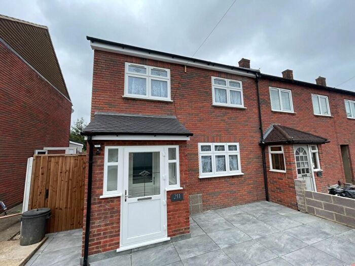 4 Bedroom Terraced House To Rent In Huntsman Road, Ilford, London, IG6