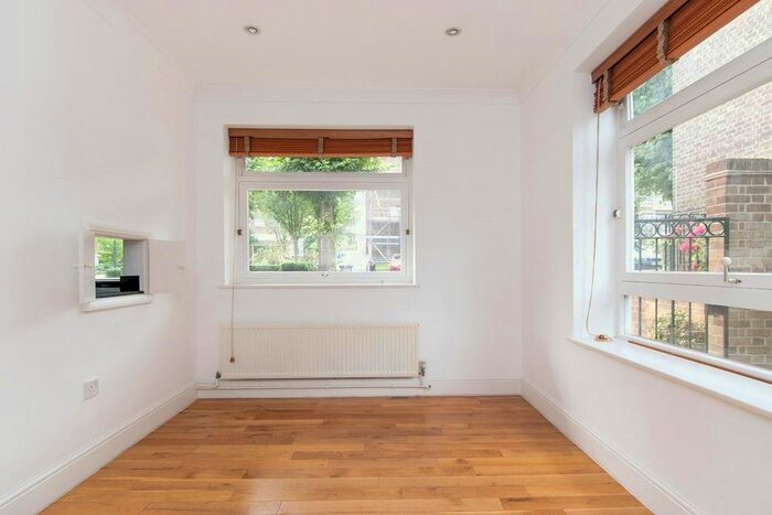 5 Bedroom Semi-Detached House To Rent In Queensmead, St. John's Wood Park, NW8