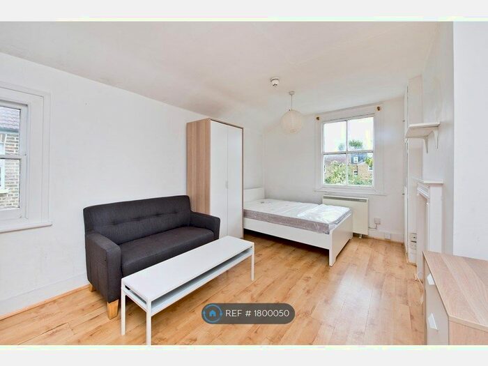 Studio To Rent In Bloemfontein Road, London, W12