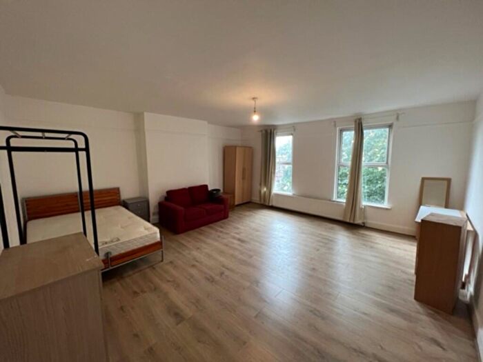 4 Bedroom Flat To Rent In Holloway Road, N7