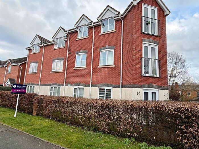 2 Bedroom Flat For Sale In Pipers Lane, Kenilworth, CV8