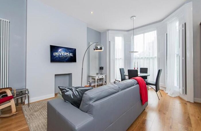 1 Bedroom Flat To Rent In Upper Brook Street, Mayfair, London, W1K