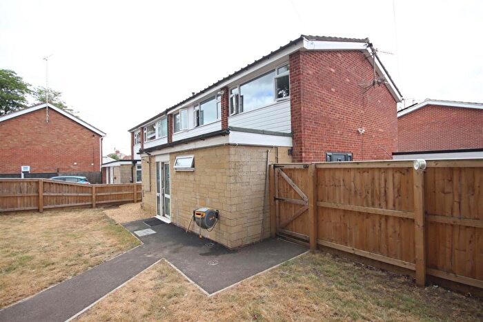4 Bedroom Semi-Detached House For Sale In Ernle Road, Calne, SN11