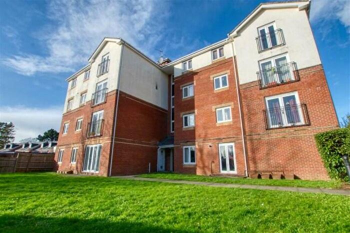 2 Bedroom Flat To Rent In West End Road, Midanbury Court, SO18
