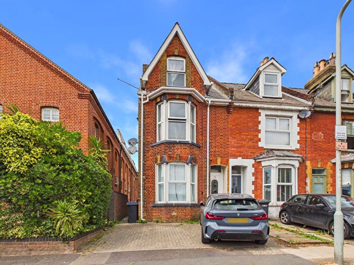 2 Bedroom Flat To Rent In Roper Road, Canterbury, CT2