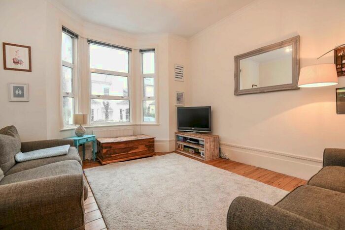 1 Bedroom Flat To Rent In Rossiter Road, Balham, SW12