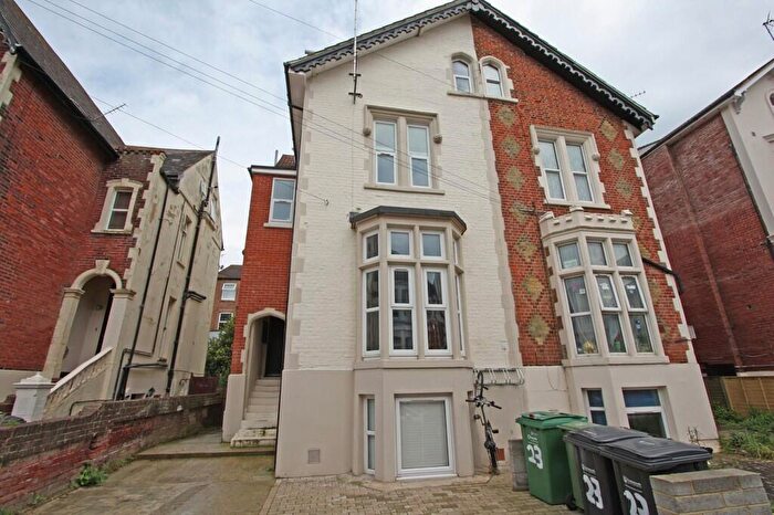 2 Bedroom Apartment To Rent In Shaftesbury Road, Southsea, PO5