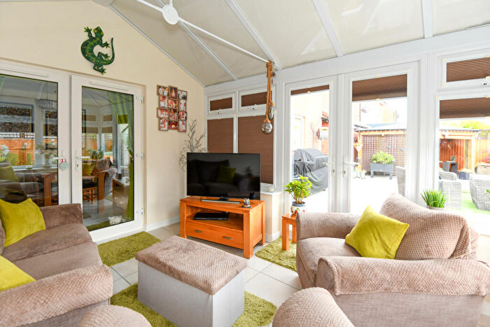 5 Bedroom Detached House For Sale In Pontefract Avenue, Castlemead, BA14