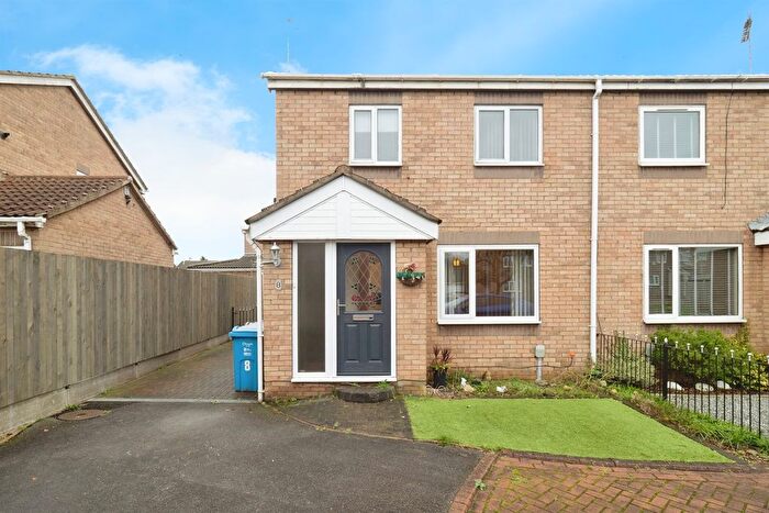 3 Bedroom Semi Detached House For Sale In Swainby Close, Hull, HU8