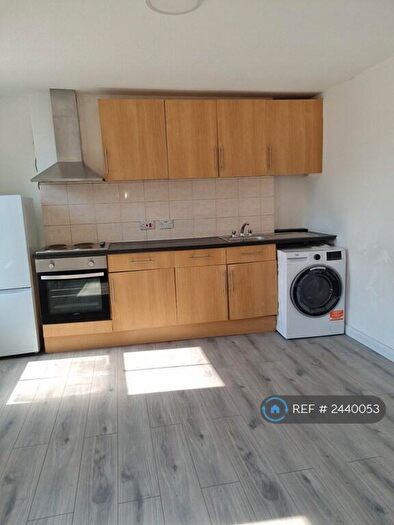 1 Bedroom Flat To Rent In Commercial Road, London, E14