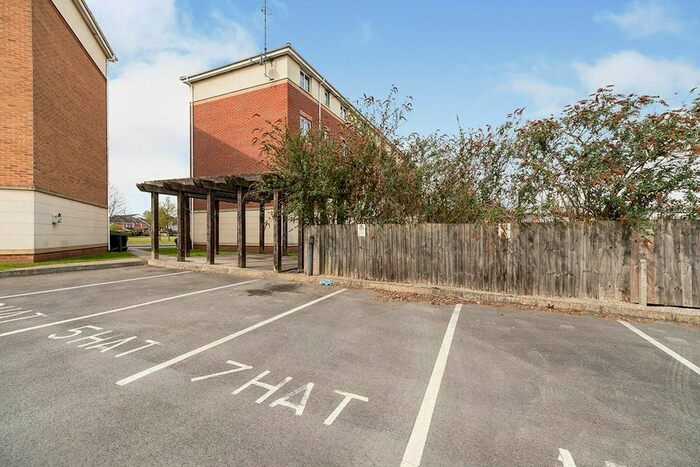 2 Bedroom Flat For Sale In Forge Drive, Chesterfield, Derbyshire, S40