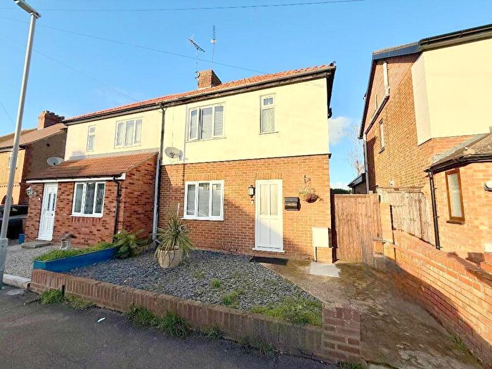 3 Bedroom Semi Detached House For Sale In Warden Hill Road, Warden Hills, Luton, Bedfordshire, LU2