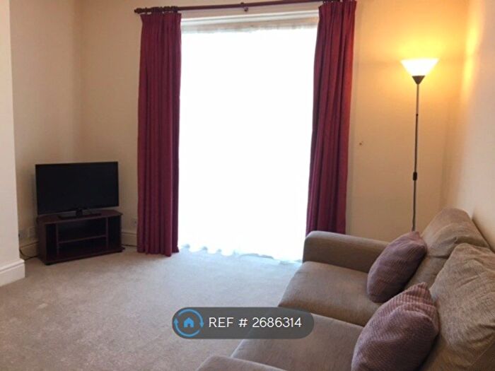 4 Bedroom Semi Detached House To Rent In Finchley Road, Manchester, M14