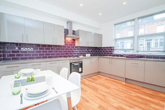 5 Bedroom Terraced House To Rent In Beechwood Terrace, Burley, Leeds, LS4