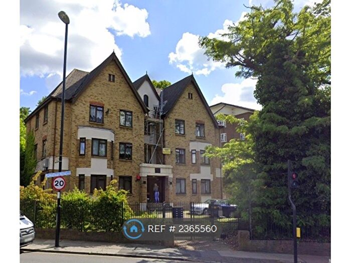 2 Bedroom Flat To Rent In Dukes Court, London, SE13
