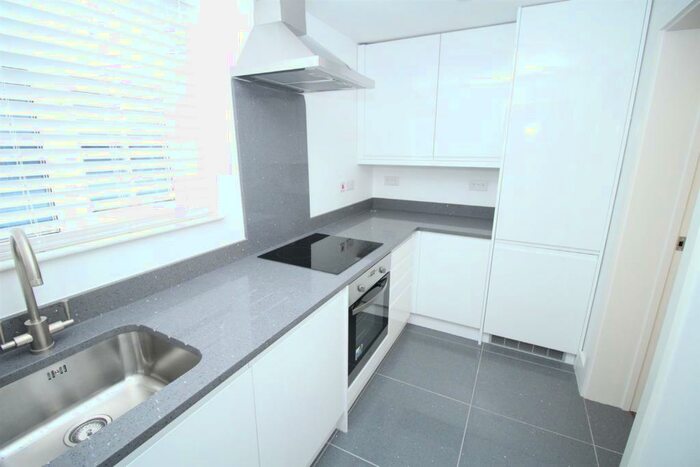 Apartment To Rent In Bank Court, Town Centre, HP1