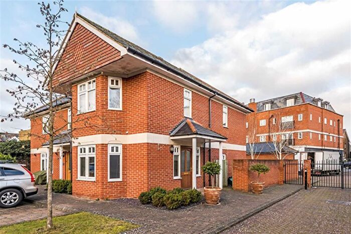 2 Bedroom Property To Rent In Royal Oak Mews, Teddington, TW11