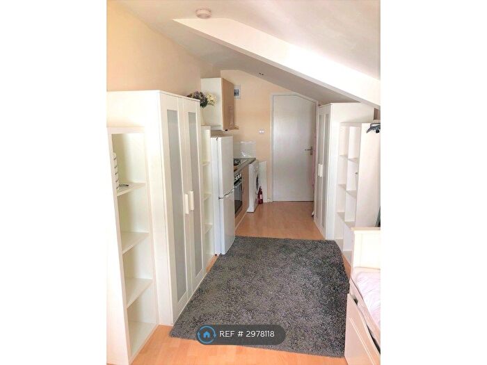 Studio To Rent In Deer Park Road, South Wimbledon, SW19