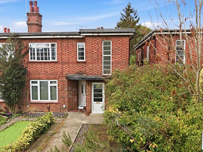 3 Bedroom Maisonette For Sale In Shrublands Close, Chelmsford, CM2