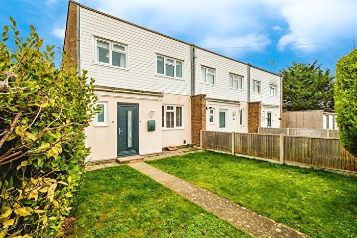 3 Bedroom End Of Terrace House For Sale In Vineries Close, Worthing, BN13