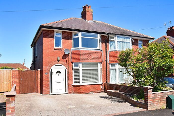 3 Bedroom Semi-Detached House For Sale In Hill Top Avenue, Harrogate, HG1