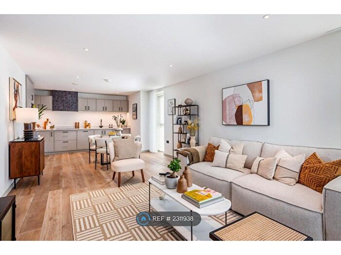 2 Bedroom Flat To Rent In Swaker Yard, Borehamwood, WD6