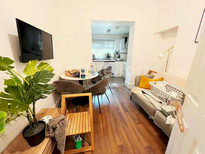 5 Bedroom Maisonette To Rent In Junction Road, London, N19