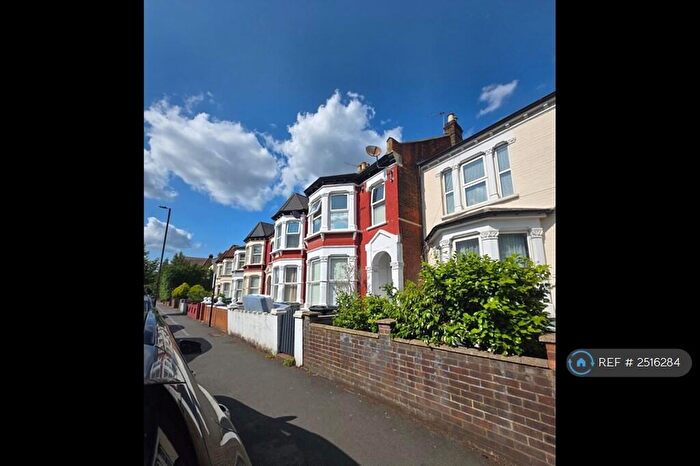 3 Bedroom Flat To Rent In Wightman Road, London, N8