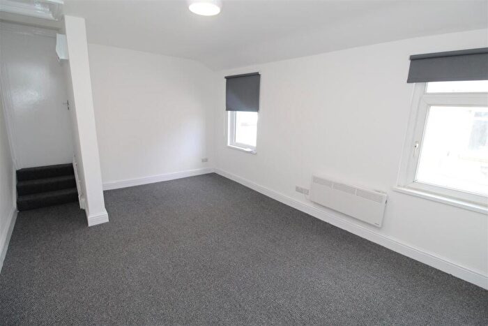 1 Bedroom Flat To Rent In Splott Road, Splott, Cardiff, CF24