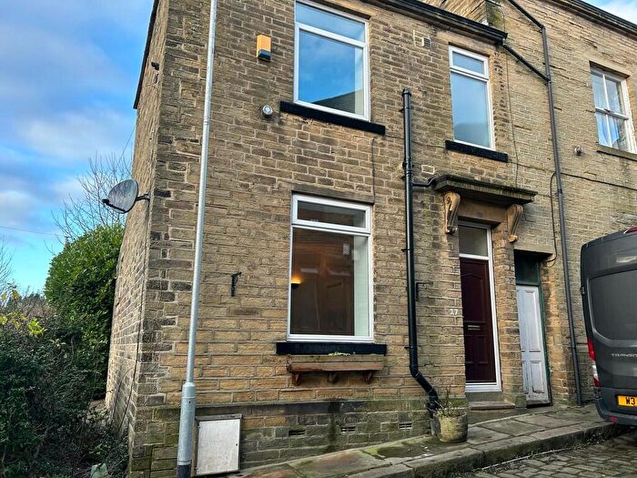 1 Bedroom End Of Terrace House To Rent In Commercial Street, Thornton, BD13