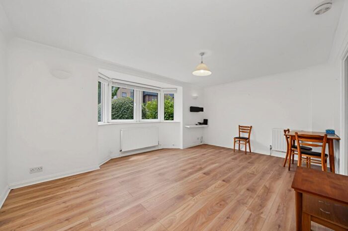 1 Bedroom Flat For Sale In Tollington Park, Nightingale Court, N4