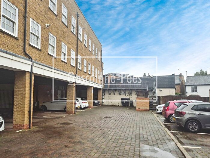 1 Bedroom Flat To Rent In Waynflete House, Esher, KT10