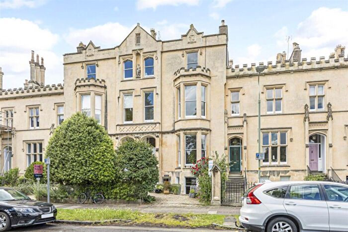 2 Bedroom Apartment For Sale In Wellington Square, Cheltenham, GL50