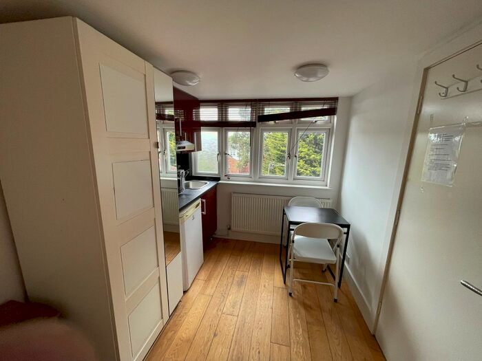 Studio To Rent In Alexandra Road, London, NW2