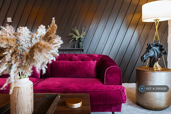 2 Bedroom Flat To Rent In Kent Road, Glasgow, G3