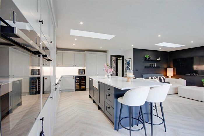 4 Bedroom Detached Bungalow For Sale In Northfield, Swanland, HU14