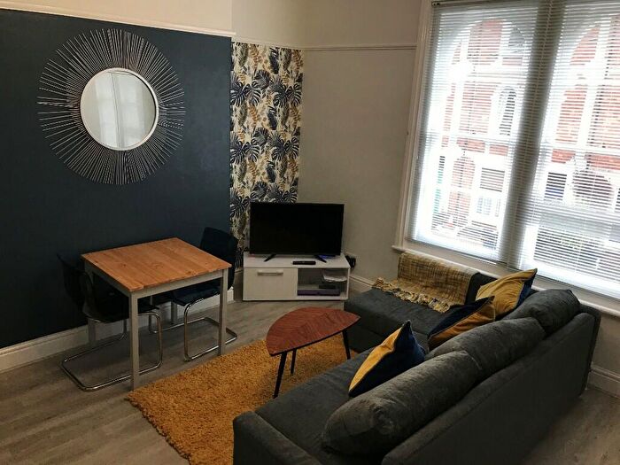 1 Bedroom Flat To Rent In Sunningdale, Bristol, BS8