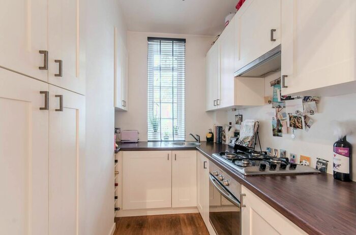 1 Bedroom Flat To Rent In Watchfield Court, Chiswick, London, W4