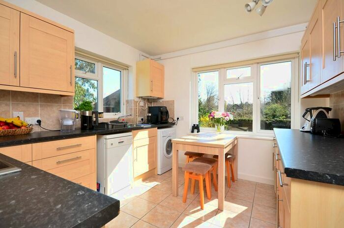 2 Bedroom Flat To Rent In Lindfield Gardens, Guildford, GU1