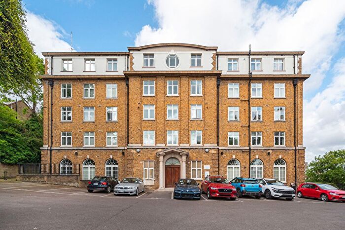 3 Bedroom Flat To Rent In Woodlands Heights, Greenwich, London, SE3