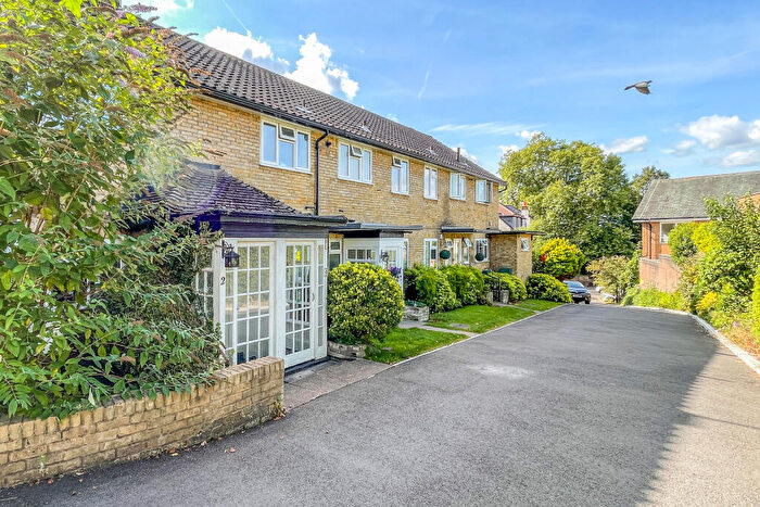 2 Bedroom Apartment To Rent In Belvedere Close, Esher, Surrey, KT10