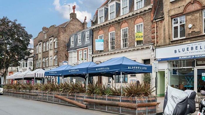 2 Bedroom Flat For Sale In The Broadway, Mill Hill, NW7