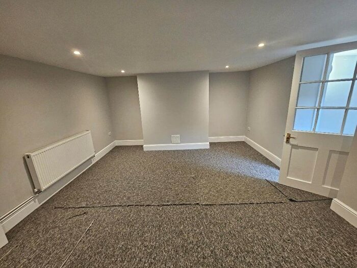 1 Bedroom Flat To Rent In Dashwood Terrace, OX16